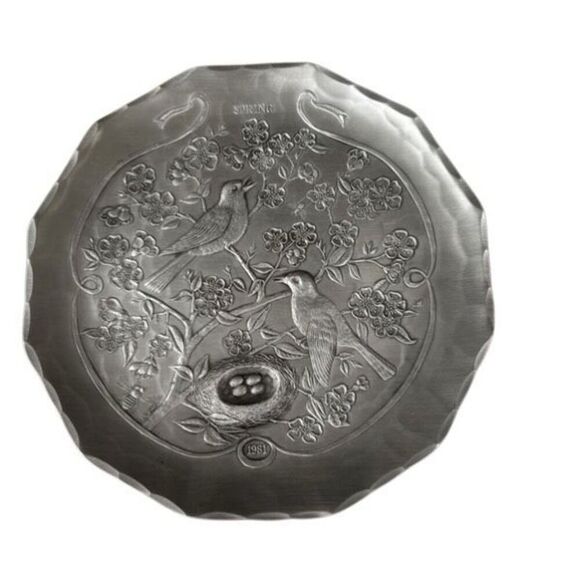 Natale Triangle Hammered Aluminum Four Seasons Plates 1980-1983 Set Of Four - Picture 3 of 10